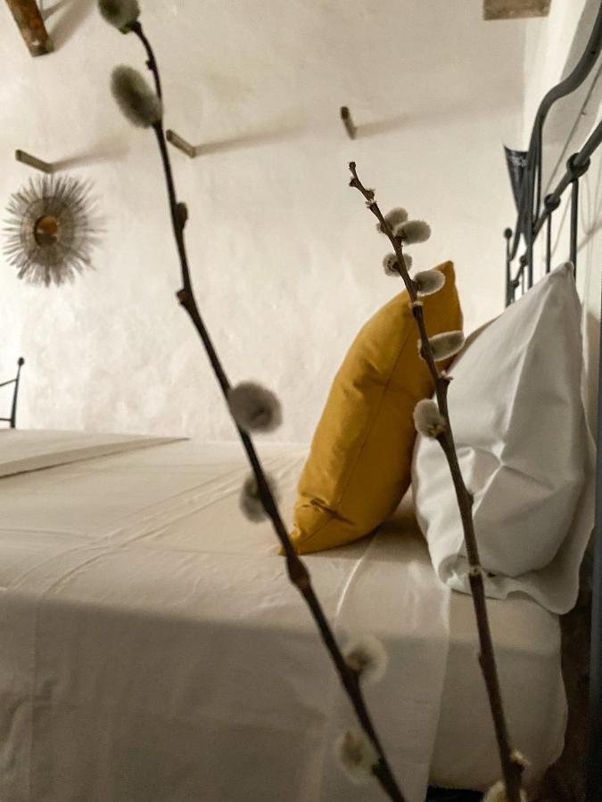 Is Scabas Guestrooms Solarussa Exterior photo