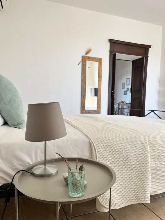 Is Scabas Guestrooms Solarussa Exterior photo