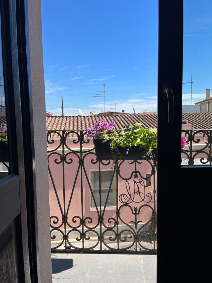 Is Scabas Guestrooms Solarussa Exterior photo