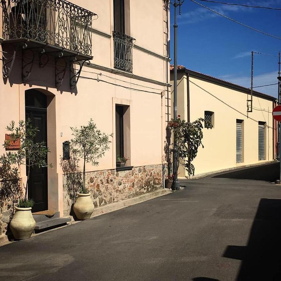 Is Scabas Guestrooms Solarussa Exterior photo